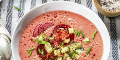 Erfrischend und fruchtig: Kalte Suppe aus Fruchtgemüse