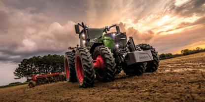 Fendt-Traktor in Row-Crop-Ausführung: AGCO meldet Marktanteilsgewinne in Nordamerika, nennt aber keine Stückzahlen. Gleichzeitig senkt der Konzern seine Prognose für 2026.