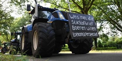 Bauern protestieren mit ihren Traktoren in Drenthe.