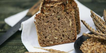Buchweizen-Rezepte-Dinkelbuchweizenbrot_AdobeStock_165336947