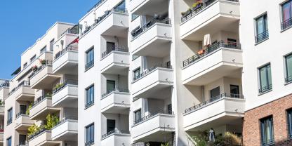 Eine Kamera überführt den Vermieter in der Wohnung. Sein heimlicher Zweitschlüssel kostet ihn die Hälfte der gezahlten Miete.