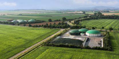Biogasanlagen versorgen unzählige Haushalte mit erneuerbarer Energie.