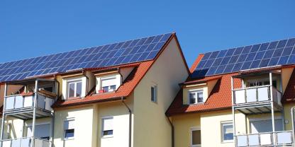 Die Schweizer Technologie wird bereits in Pilotprojekten getestet. Auch in Bochum soll ein Wärmespeicher mit Natronlauge in einem Mehrfamilienhaus mit 36 Wohnungen eingesetzt werden. (Symbolbild)