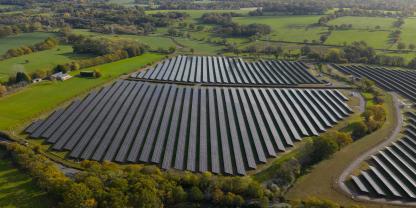 Die Bundesregierung setzt mit der EEG-Novelle beim Solarausbau verstärkt auf günstige Freiflächenanlagen.
