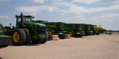 Während der Markt für Großtraktoren und Mähdrescher schwächelt konnte John Deere bei kompakten Landmaschinen sowie der Rasen- und Grundstückspflege beim Umsatz zulegen.