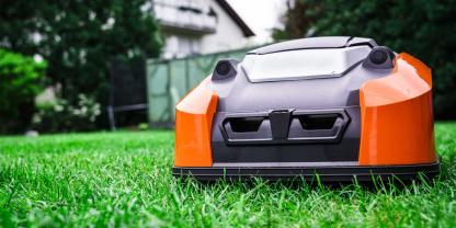Rasenroboter-AdobeStock_434425986