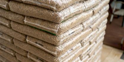 Pellets-Sackware-AdobeStock_1960593829