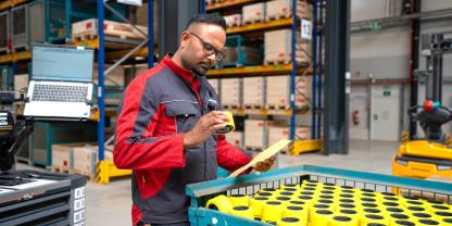 60 Mitarbeiter sind in dem Parts Center beschäftigt.
