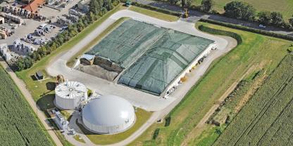 Luftbildaufnahme einer Biogasanlage von FutureBiogas in England, die seit Jahren auf Sauerstoffbarriere-Silofolien setzt.<b><i>Luftbildaufnahme einer Biogasanlage </i></b>von FutureBiogas in England, die seit Jahren auf Sauerstoffbarriere-Silofolien setzt.  Foto: Böck Silosysteme