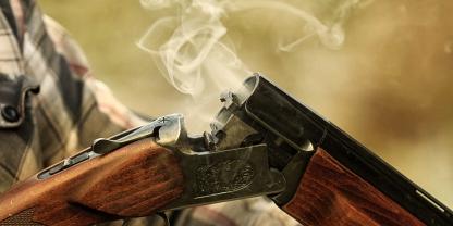 Eine rauchende Waffe nach einem Schuss