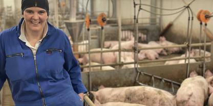 Heike Wattentrup-Nordhoff möchte ihren Schwein mehr Tierwohl bieten. Dabei ist sie sich bewusst, dass das zu einem Zielkonflikt in Sachen Klimaschutz führt.