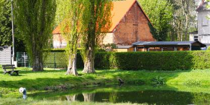 Haus-Löschwsserteich-AdobeStock_145462539