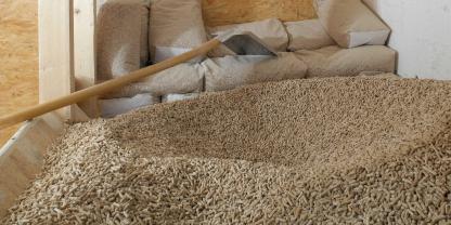 Pellets-im-Heizungskeller-AdobeStock_253078443
