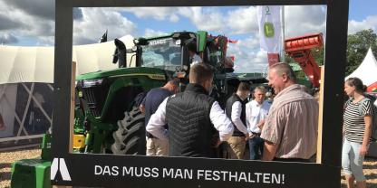 Karpfham-John-Deere-6M-mit-Rahmen