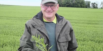 Landwirt Hermann Hoyer aus Witzleben in Thüringen vermehrt unter anderem die Ölpflanze Iberischer Drachenkopf.