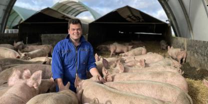 Landwirt Alexander im Brahm postet offen über alles, was mit seiner Schweinehaltung zu tun hat. Zuletzt musste er sich mit krassen Hasskommentare auf Social Media auseinandersetzen.
