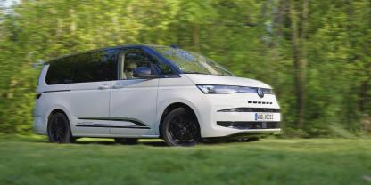 Einer für alles: Der Multivan als Plug-in-Hybrid kann viel, auf und abseits der Straße. Doch reicht das für den Betrieb?