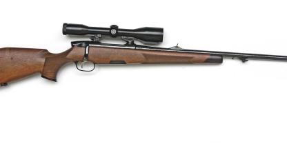 Eine Steyr M Luxus mit Zeiss Diatal Z 6 x 42 T* auf Steyr-Schwenkmontage.