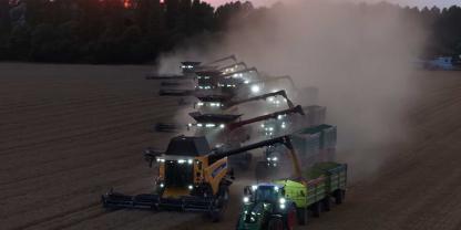 JP Agrar zeigt eine beeindruckende XXL-Ernte auf der Insel Rügen. Mit 7 Mähdreschern und 87 Meter Arbeitsbreite geht es ins Getreide.