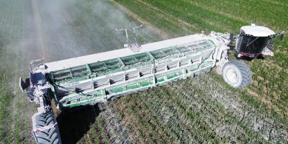 NEXAT setzt bei der Expansion in Brasilien auch auf lokale Partnerschaften: Gemeinsam mit dem brasilianischen Hersteller Stara wurde der Bruttus-30000-Kalkstreuer für den großflächigen Einsatz entwickelt.