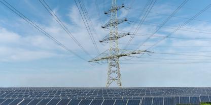 Das EEG 2027 soll den Netzausbau sicherer und finanzierbar gestalten. Branchenverbände üben scharfe Kritik an der Novelle.