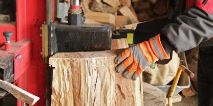 Holz-Spalter-AdobeStock_410680059