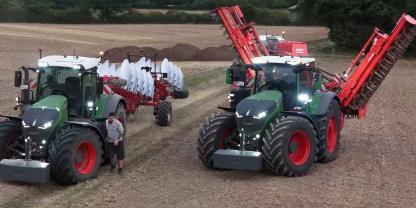 Fendt Traktoren mit einer Maschio Jumbo X auf einem Feld