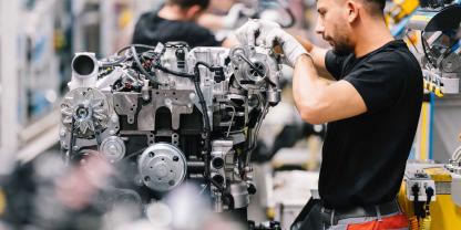 Gerade bei der Produktionen von kleinen Dieselmotoren läuft es bei Deutz gerade nicht so gut. Deshalb sollen mehrere Hundert Stellen wegfallen