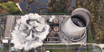 Sprengung der beiden 160 Meter hochen Kühltürme von Gundremmingen im Oktober 2025: Platz für neue Energien.