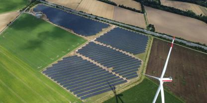 Im November soll der Solarpark in Schladen an der A36 in Betrieb genommen werden.