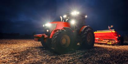 Wenn es auf dem Hof dunkel wird: LED-Leuchten bis zu 40 % reduziert