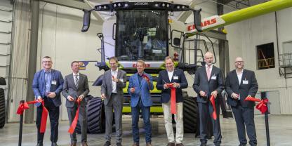 Die offizielle Eröffnung des neuen Forschungs- und Entwicklungszentrums (v.li.n.re.): Matt Ristow (Claas Omaha, Ansprechpartner für Regierungs- und Kammerbeziehungen), Joseph Young (President &amp; CEO Nebraska Chamber of Commerce &amp; Industry), Dr. Martin von Hoyningen-Huene (Member of the Claas Executive Board, Executive Vice President Business Unit Tractors &amp; Implements), Jim Pillen (Gouverneur von Nebraska), Jan-Hendrik Mohr (Claas CEO), Peter Poete (Deutsche Botschaft Washington DC, R