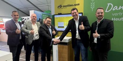 Beim Relaunch von ab-auction auf dem LWH (v.li.n.re.): Lars Kässens, Marc Schulze-Mastrup und Georg Bergmann von Agravis sowie Jan Albers und Björn Dettlaff von der BayWa AG.