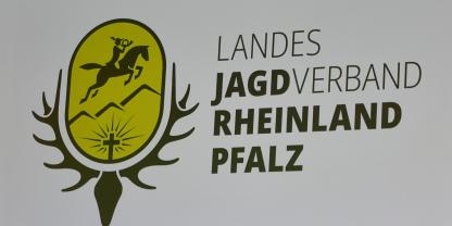 Logo des LJV Rheinland-Pfalz. Aufgenommen auf dem Landesjägertag 2024.