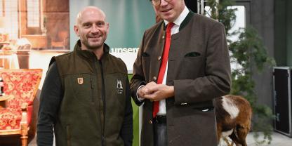 uJ-Chefredakteur mit Staatsminister Georg-Ludwig von Breitenbusch im „Jagdzimmer“ auf der "Jagd & Angeln“ 2026 in Leipzig.