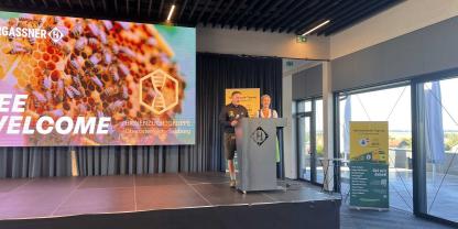 Obmann Franz Weber und Obmannstellvertreterin Verena Draschwandtner vom Verein Bienenzuchtgruppe Oberösterreich-Salzburg
