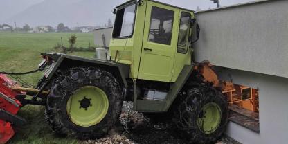 Am 8. Oktober 2026 gegen 16.45 Uhr verunglückte ein MB-Trac bei Forstarbeiten in Großraming, Bezirk Steyr-Land in Oberösterreich.