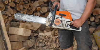 Brennholz-machen-AdobeStock_623657948