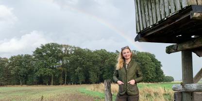 Passend zum Treffen auf der „Verandakanzel“ bildete sich ein Regenbogen über dem Wäldchen hinter der Ansitzeinrichtung.