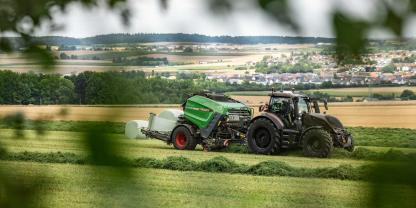 Valtra setzt bei der neuen T-Serie stärker auf Technik aus dem AGCO-Konzern, hält aber mit eigener Kabine, Bedienung und einem selbst entwickelten 10-fach-Lastschaltgetriebe an der eigenen Linie fest.
