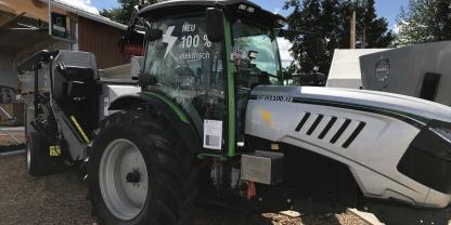Als Basis für Selbstfahr-E-Mischer dient ein chinesischer Xeevo-Elektrotraktor, dessen Vorderachse für das neue Konzept entfällt.Foto: Helmut Süß