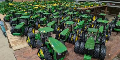 Eine Sammlung aus 500 John Deere Modellen 