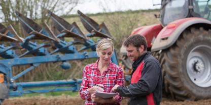 Landwirt-Dokumentation-AdobeStock_111418943