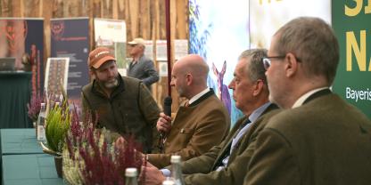 Während der 12. Internationalen Jagd- und Schützentagen traf sich Chefredakteur Martin Weber mit Hubert Stärker (Präsident Bayerischer Jagdverband), Helmuth Dammann-Tamke (Präsident Deutscher Jagdverband) und Dr. Jörg Friedmann (Landesjägermeister Baden-Württemberg) zum Gespräch (v.l.n.r.)